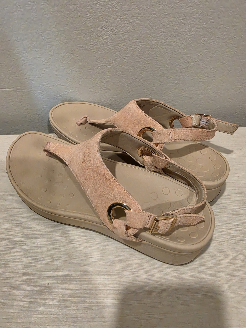 Vionic Jolie Peach Suede T-Strap Slingback Sandals Arch Support Comfort Size 9